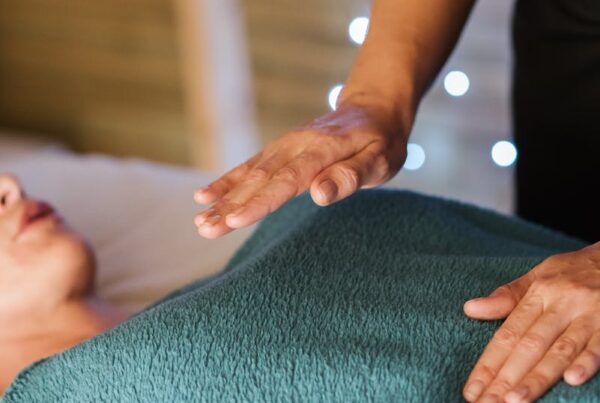 massage serviette mains